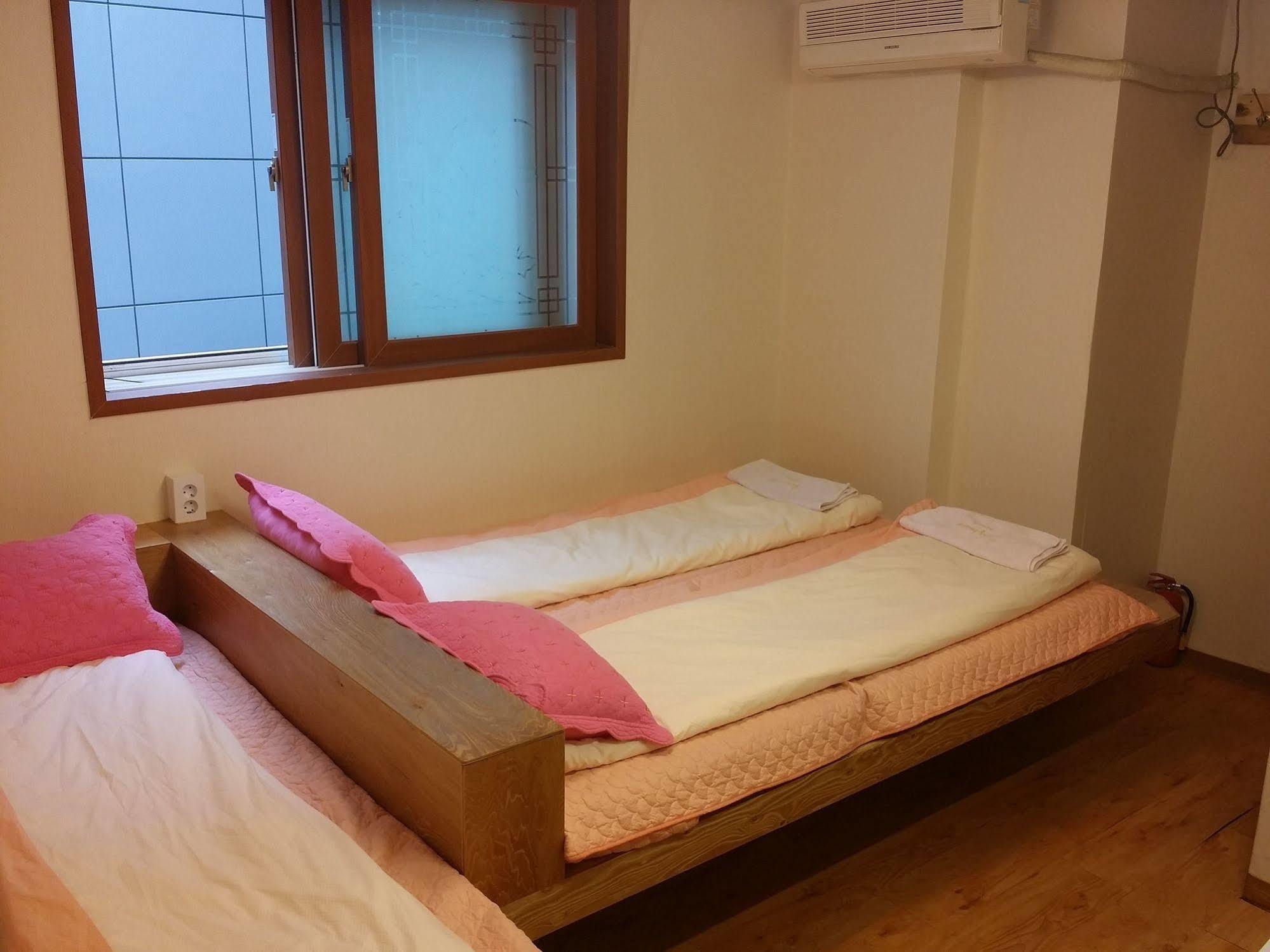 Bong Backpackers Hostel Seoul Ngoại thất bức ảnh