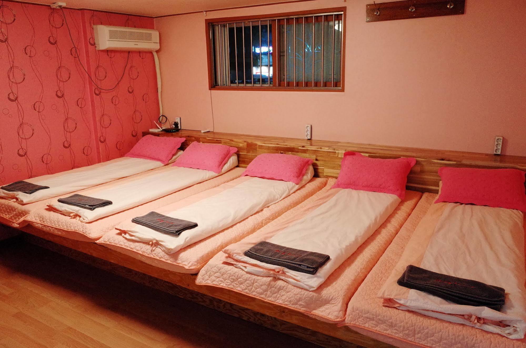 Bong Backpackers Hostel Seoul Ngoại thất bức ảnh